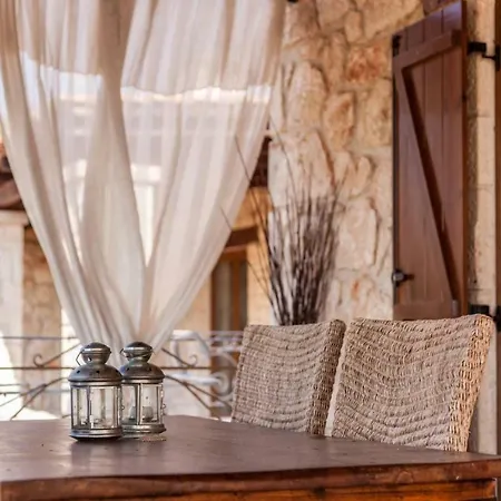 Luxurious Stone House Semesterbostad *