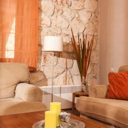 Semesterbostad Luxurious Stone House *