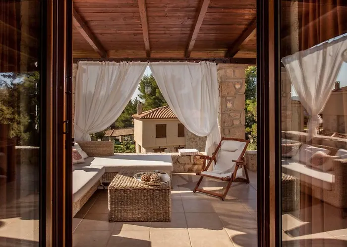 Luxurious Stone House Ferienhaus